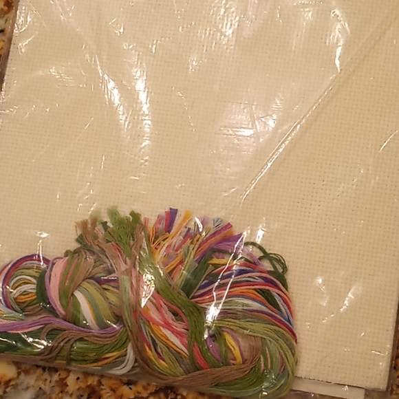 🥰🆕️❤ small counted cross stitch Circle - Picture 3 of 4